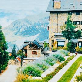Alberg Taull، فندق في تاوول