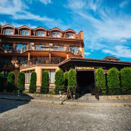 Sonyachniy Promin, hotell sihtkohas Poljana