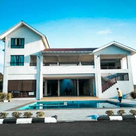 KSB Village Resort، فندق في Kampong Hilir