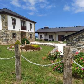 La Casa Vieja de Caneo - APARTAMENTOS RURALES 3 llaves, hotel in Luarca