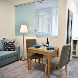 Roomstore Studio Apartments, hotel in Eger