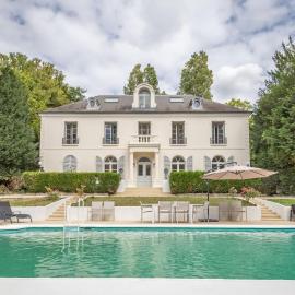Privatelodge - Villa avec Piscine en bords de Marne, hotel din Chennevières-sur-Marne