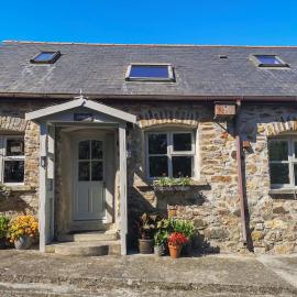 The Stables, Hotel in Llandyfrydog
