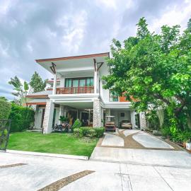 Royal Sammuk Villa, hotel in Bangsaen