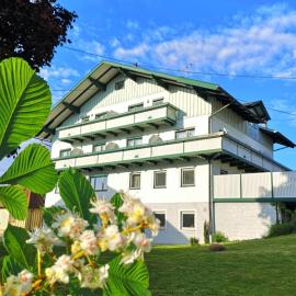 Landgasthof & Seminarhotel Kobleder, hotelli kohteessa Mettmach