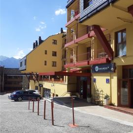 Apartamentos SNÖ Edelweiss, hotell i Cerler