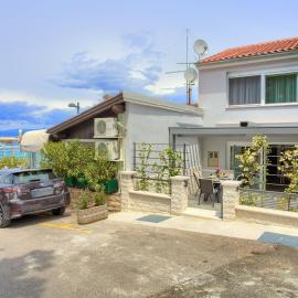Holiday House Mar