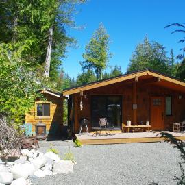 Wild Coast Chalets – hotel w mieście Port Renfrew