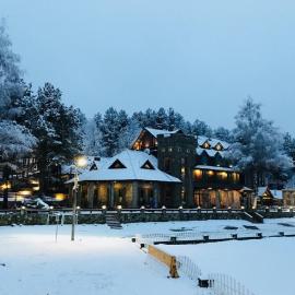 Natyral Razma Resort, מלון בRazëm