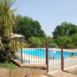 Village de Gîtes Le Châtenet, hotel u gradu Thonac