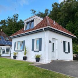The Wee Cottage by the Ferry, hotel in Gourock