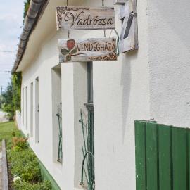 Vadrózsa Vendégház Rácalmás, hotel a Rácalmás