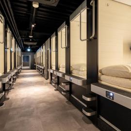 Capsule Hotel Cube Hiroshima，廣島的飯店