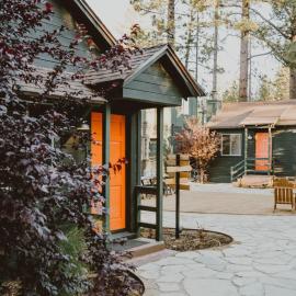 Noon Lodge โรงแรมในบิ๊กแบร์เลค