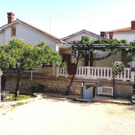 Apartment Marija, hotel di Krk