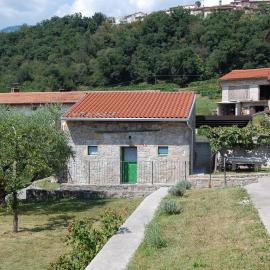 Apartma HIŠKA, hotel i Dobravlje