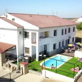 Apartamentos Estrellas de Monfragüe, hotel in Torrejón el Rubio