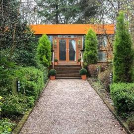 Private Couples hideaway with hot tub, hotel i Eaton