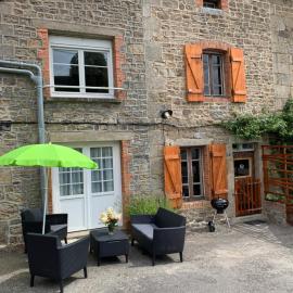 Doxie Cottage، فندق في Saint-Chabrais