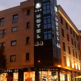Hotel 44, хотел в Хихон