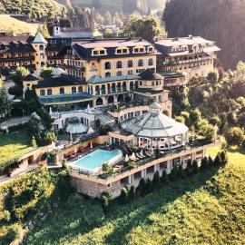 Hotel Pichlmayrgut, hotel di Schladming