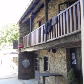 Albergue Atrio, hotel en Triacastela