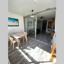Spacieux studio sur le port de hyeres: Hyères şehrinde bir otel