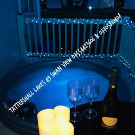 swan view retreats # hottub # egg chair # bbq & bikes included 8 berth, hotel in Tattershall