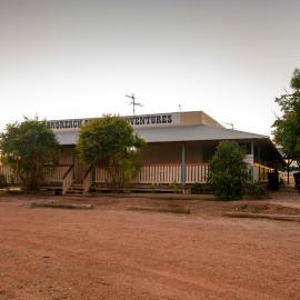 Outback Adventures Backpackers, hótel í Longreach