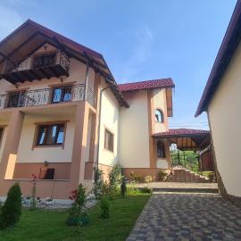 Гостинний Двір Вишня, hotel in Bukovel