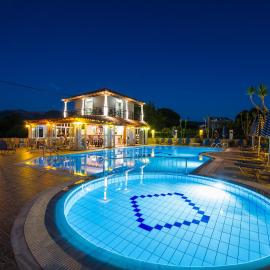 MAKIS STUDIOS, hotel i Roda