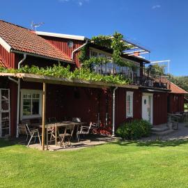 Äventyrsgårdens Vandrarhem, Kinnekulle، فندق في Källby