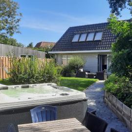 Have a nice stay! - Holiday Home de Witte Raaf with garden and hottub