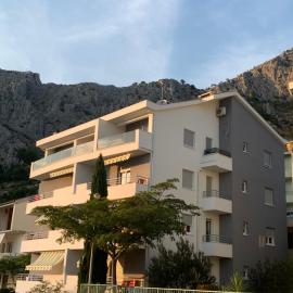 Apartments Beverly, hotel em Omiš