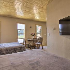 Mountain Cabin, Walk to Dining/Memorial Park!, hotel in Woodland Park