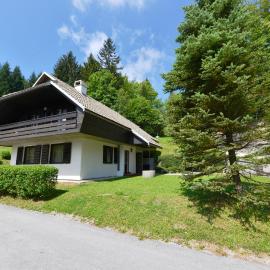 Holiday Home Davča, hotel in Cerkno