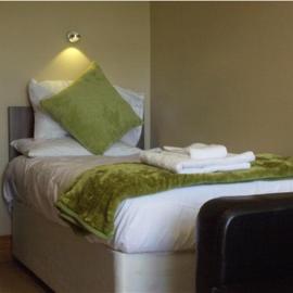Hayat Hotel, hotell i Durham