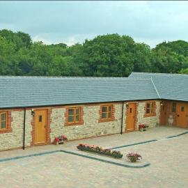 Hook Farm Cottages, hotel in Royal Wootton Bassett