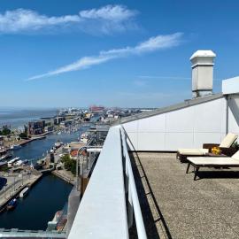 COAST HOUSE Sky Suite