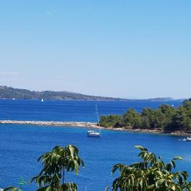 Extra Spacious Seaview Apartments close to the beach, with large terraces and FREE WI-FI & AC & BBQ & parking space, hotel a Zaglav