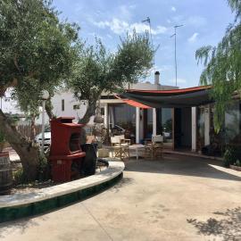 Music House a Castellana Grotte confinante via per Turi 500m dalle Grotte, hotel in Castellana Grotte