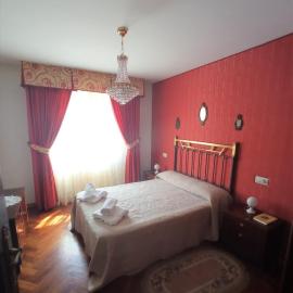 Casa Navacastellanos – hotel w mieście Casarejos