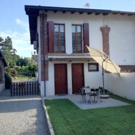 Country Corner Lago Maggiore, hotel v destinaci Divignano