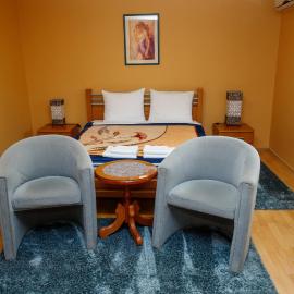 Guest house Mali hotel, hotel in Subotica