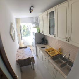 Les Garçons I Cristina - Spacious Studio and Free Parking, hotel in Bucharest