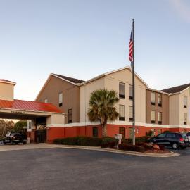 Holiday Inn Express & Suites Milton East I-10 by IHG, מלון במילטון