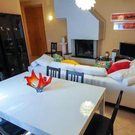 A casa di Debby alloggio comodo e accogliente, hotel em Foligno