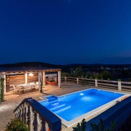 Eden Mediterranean House, готель у місті Vrsine