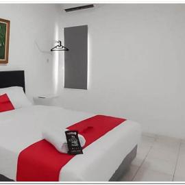 RedDoorz Syariah @ Jl Raya Sukabumi, hotel sa Sukaraja