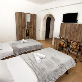 GG Group Hotel: Almatı'da bir otel